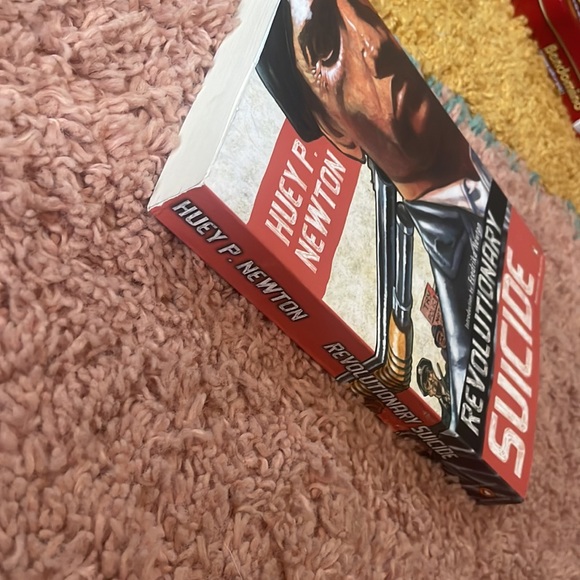 BOOK REVOLUTIONARY SUICIDE BY HUEY P. NEWTON - Picture 5 of 10